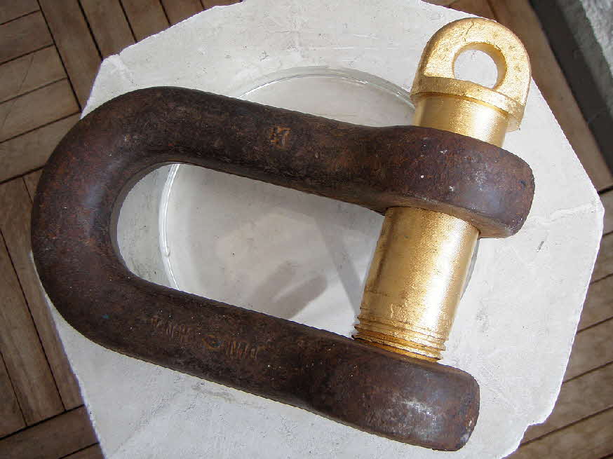 Sch�kel Gross mit vergoldetem Verschlu�bolzen - Stahl massiv 21 x 18 x 7 cm   Gewicht 5,2 kg - 59 € mtl./K 650 €